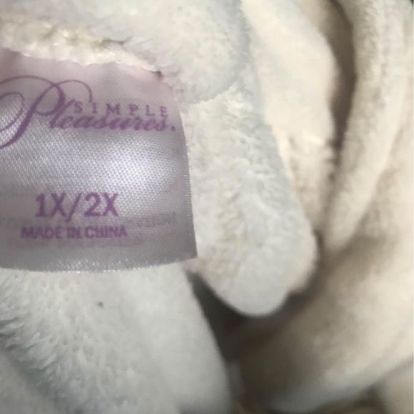 Soft short plus size 1x/2x robe by Simple Pleasures off white - Picture 3 of 3